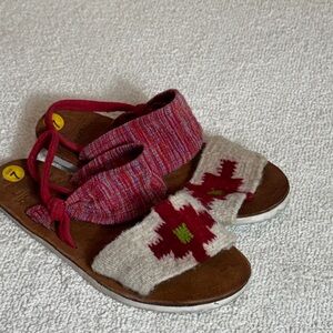 Ndavaa Sandals Slides 7 Hand Loomed Red & Cream-Aztec Bohemian Boho Chic